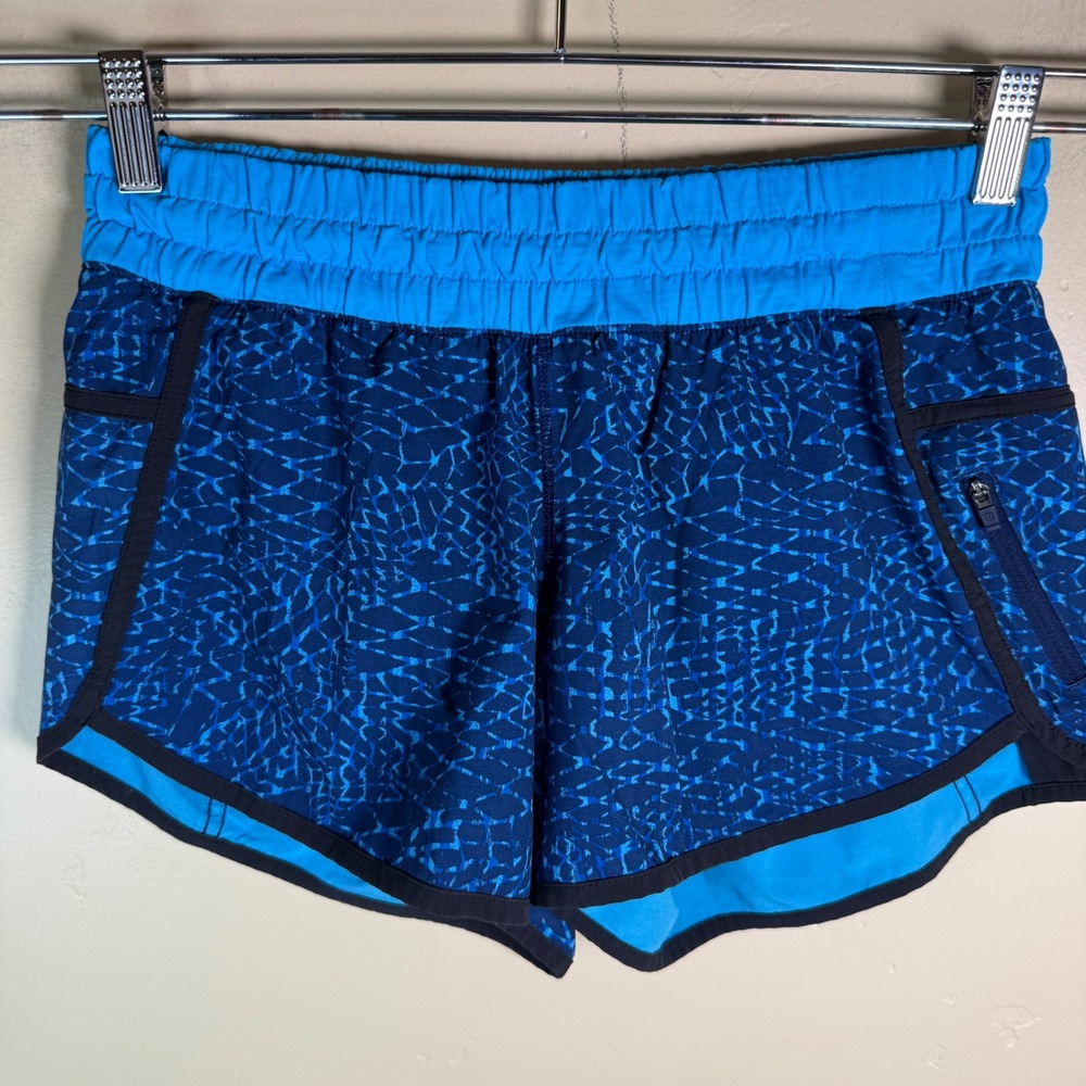 Lululemon Tracker Short III Womens 6 Blue Samba Snake Kayak Running Athletic